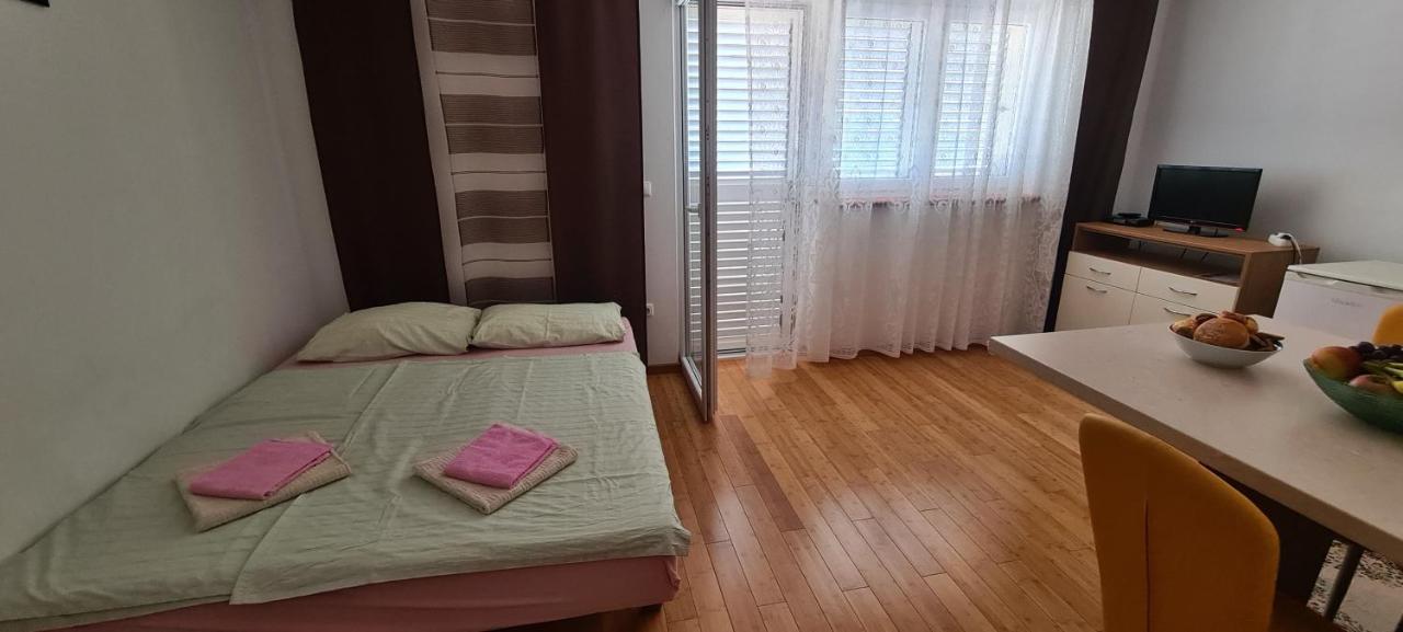 Apartmani Gizela Donji Seget Exteriör bild