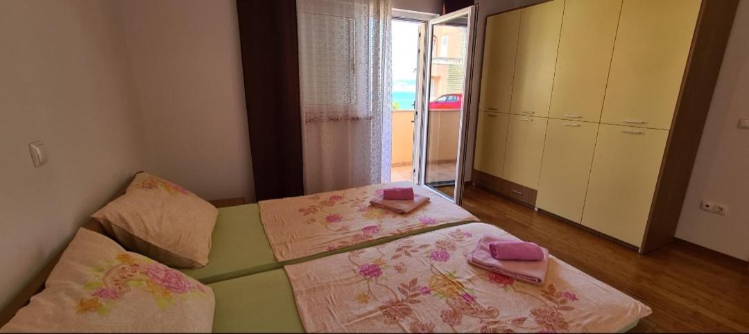 Apartmani Gizela Donji Seget Rum bild