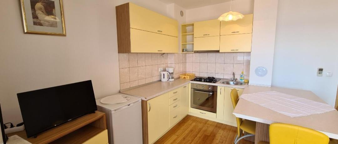 Apartmani Gizela Donji Seget Rum bild