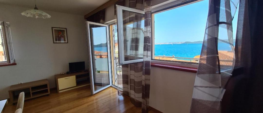 Apartmani Gizela Donji Seget Rum bild